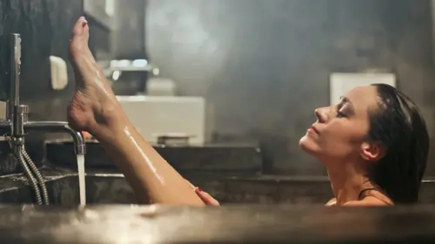 Bikin Penasaran, Ini Arti Mimpi Melihat Cewek Telanjang (Menurut Psikologi & Primbon)​