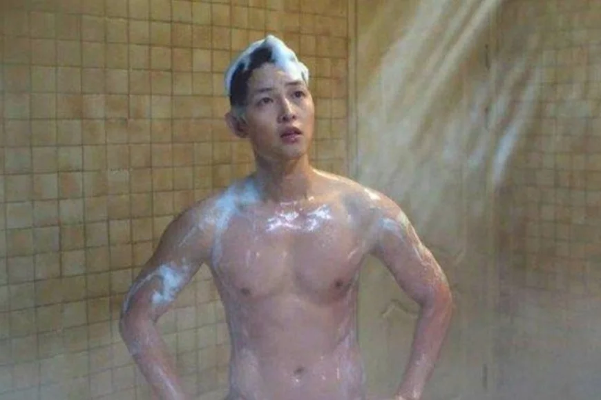 Arti Mimpi Orang Tua Telanjang: Super Canggung! Ini Firasat Aib atau Cuma Simbol Psikologis?