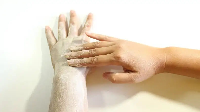 cara memutihkan tangan secara alami