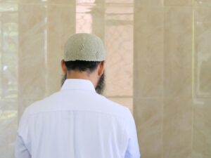 Cara Mengosongkan Pikiran Saat Sholat