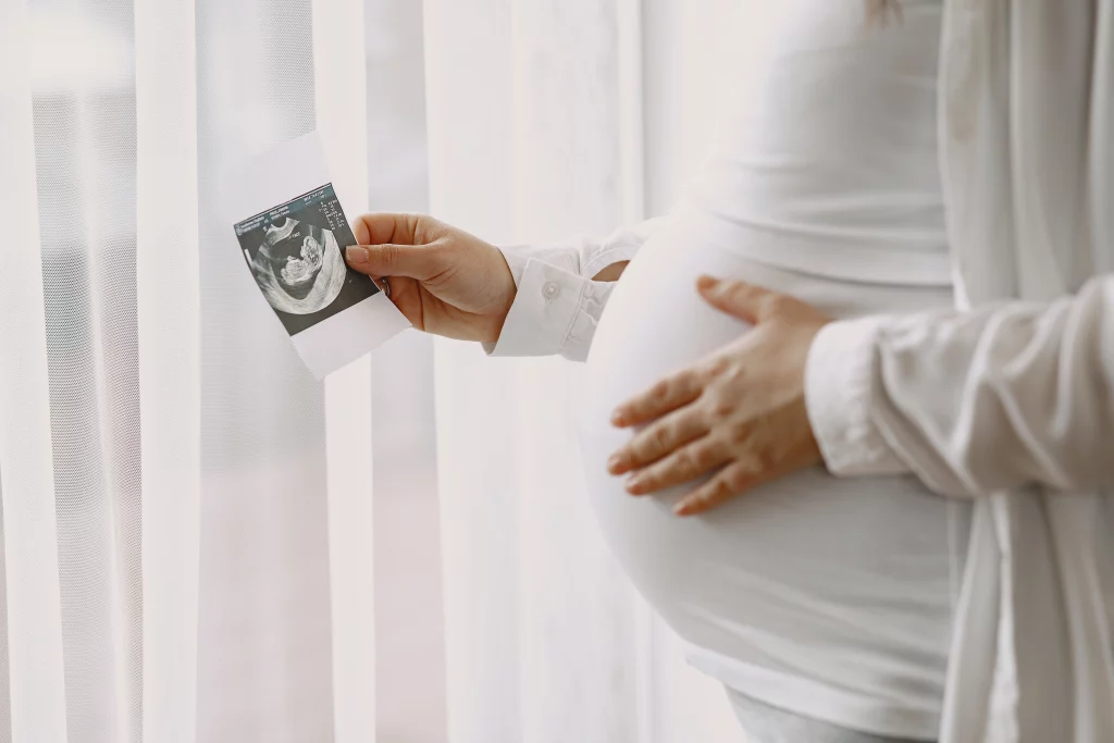 9 Arti Mimpi Melahirkan Anak Perempuan, Jadi Pertanda Baik