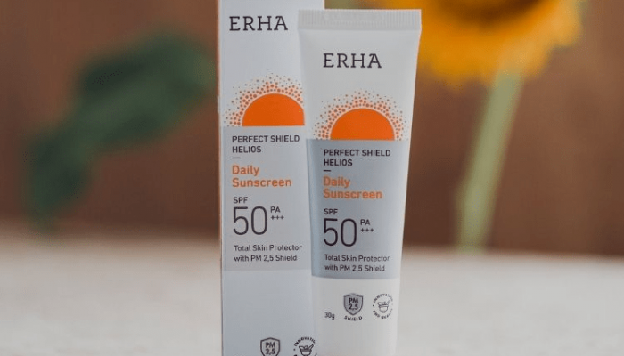 MENGAGETKAN! 5 Alasan Sunscreen HARUS Dulu Sebelum Toner