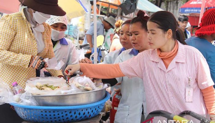 Kamboja Melejitkan Upah Pekerja Tekstil demi Kesejahteraan yang Lebih Baik